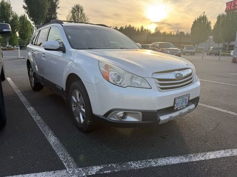 Used 2011 Subaru Outback 3.6R Limited AWD/4WD image 4