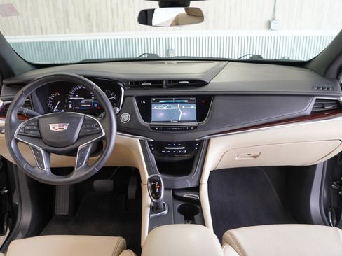 Used 2017 Cadillac XT5 Premium Luxury image 17