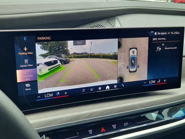 Used 2024 BMW 760i xDrive AWD/4WD image 32