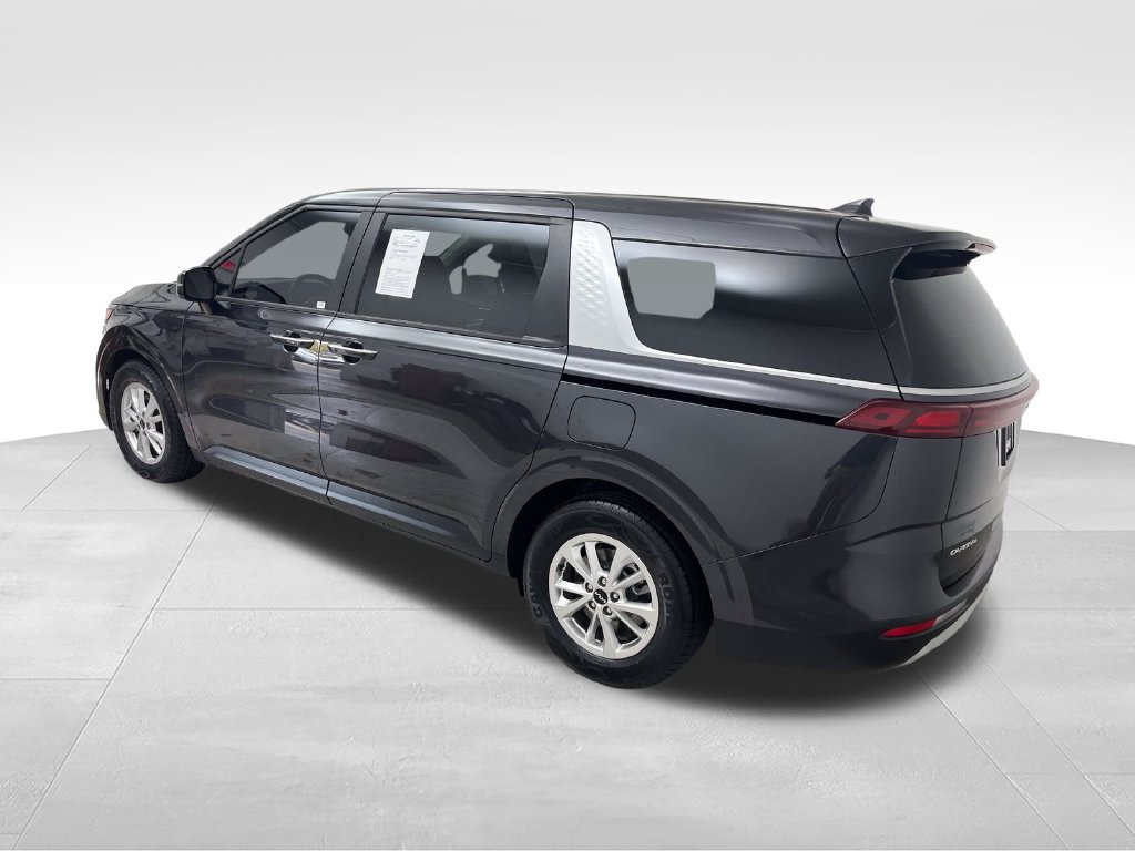 Used 2023 Kia Carnival LX FWD image 3