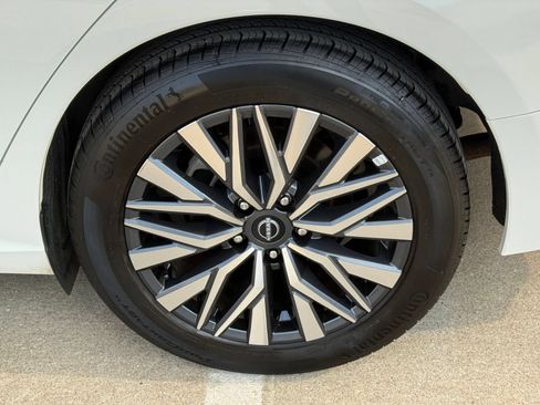 Used 2025 Nissan Altima 2.5 SV FWD image 30