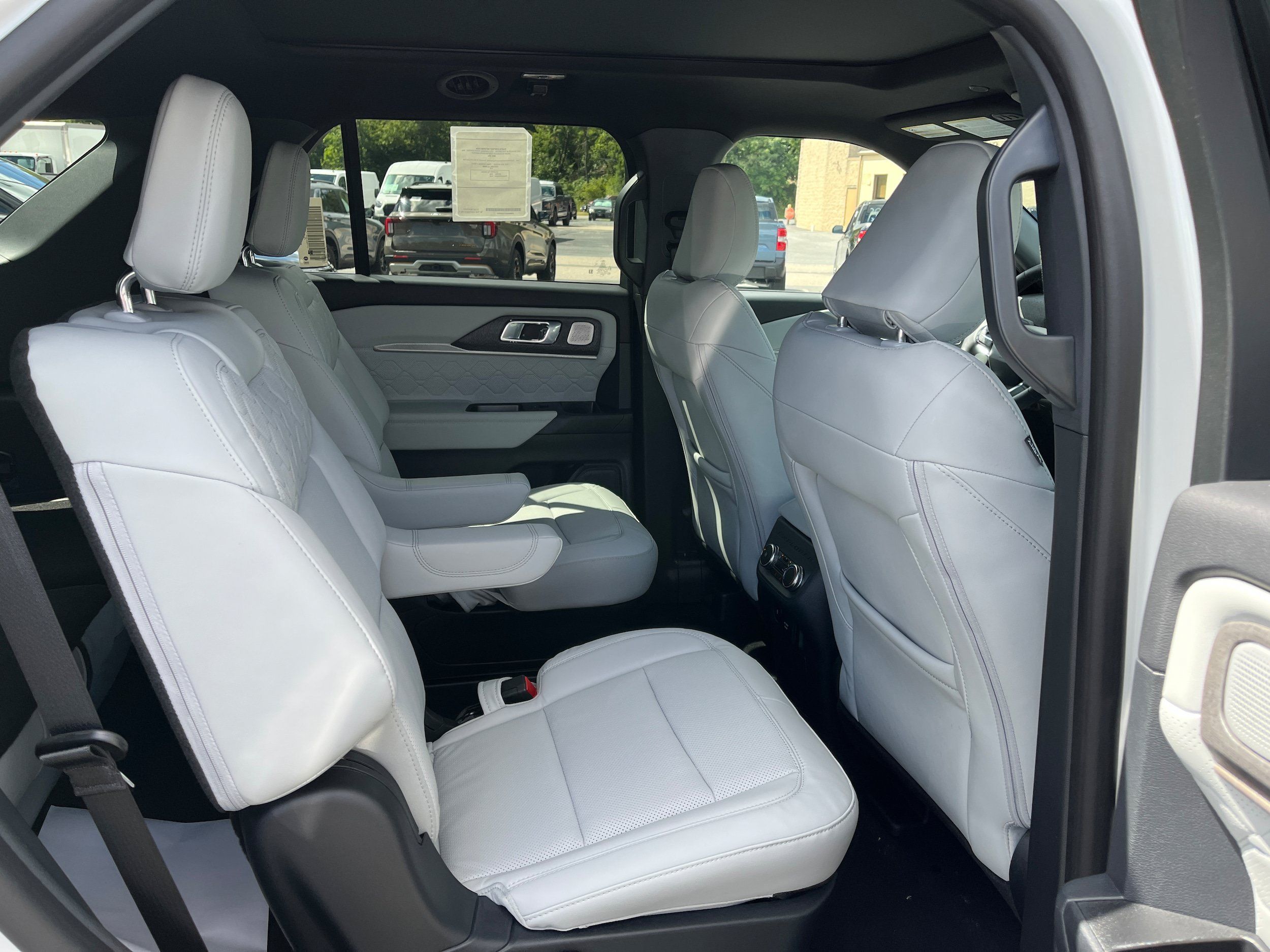 New 2027 Ford Explorer Platinum AWD/4WD image 8