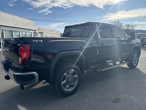 Used 2025 GMC Sierra 2500 SLE w/ SLE Value Package; image 3