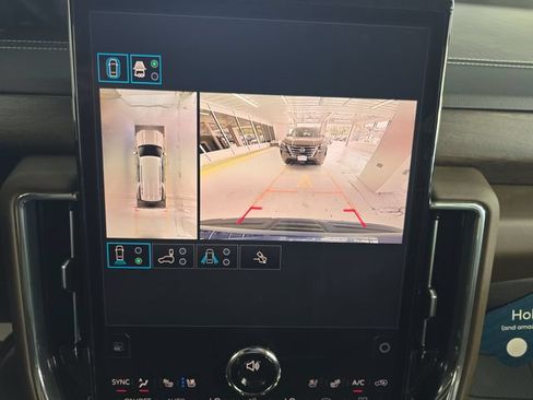 Certified 2025 GMC Yukon Denali Ultimate AWD/4WD image 17