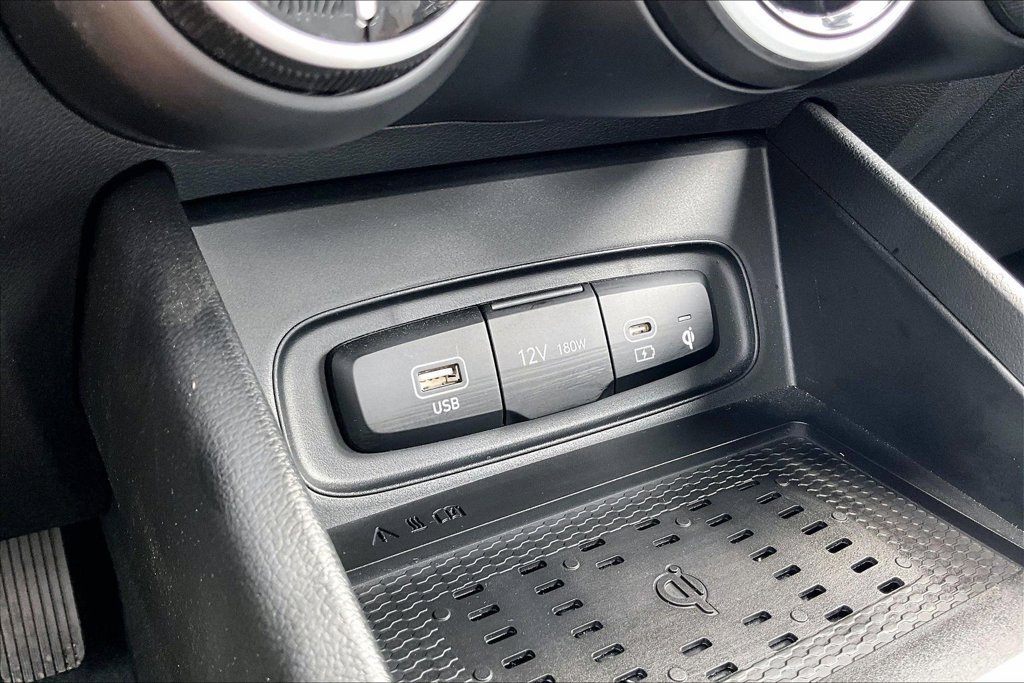 Used 2025 Hyundai Venue Limited FWD image 32