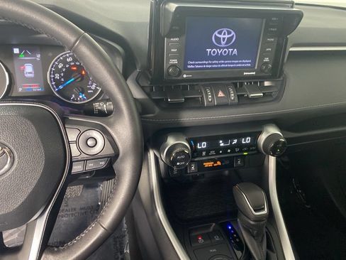 Used 2022 Toyota RAV4 XLE Premium AWD/4WD image 16