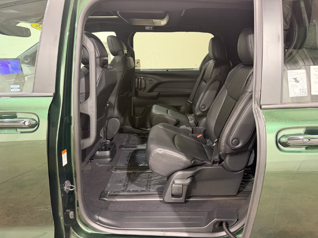New 2026 Toyota Sienna XLE Woodland Edition AWD/4WD image 33
