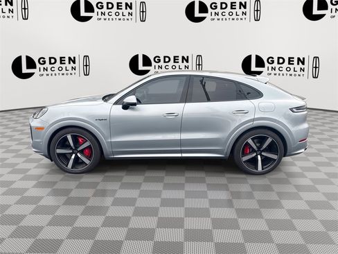 Used 2025 Porsche Cayenne Turbo image 5