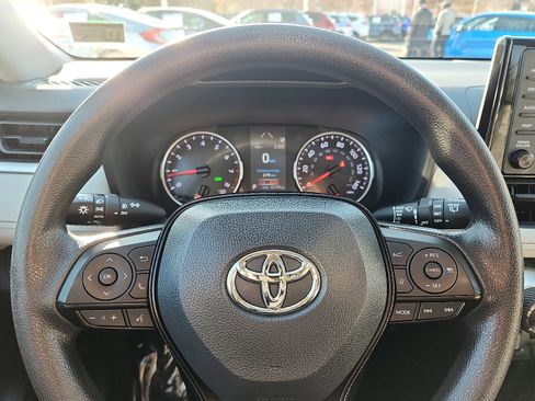 Used 2021 Toyota RAV4 XLE image 20