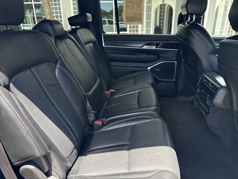 Used 2024 Jeep Wagoneer Series II w/ Flexible Seating Group RWD image 30