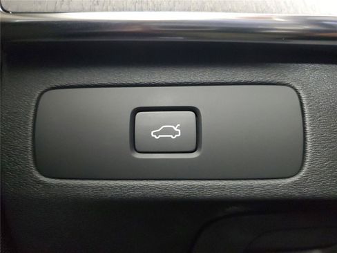 Certified 2026 Volvo XC90 B6 Ultra AWD/4WD image 32