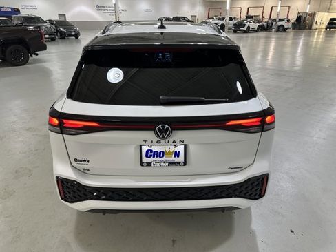 New 2026 Volkswagen Tiguan SE R-Line image 8