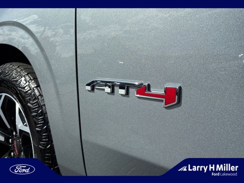 Used 2025 GMC Yukon XL AT4 image 24