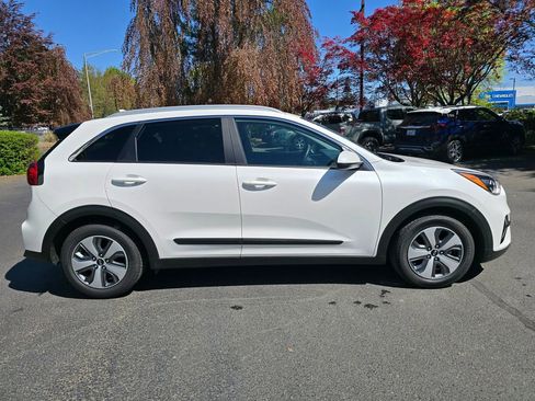 Certified 2021 Kia Niro LX FWD image 3