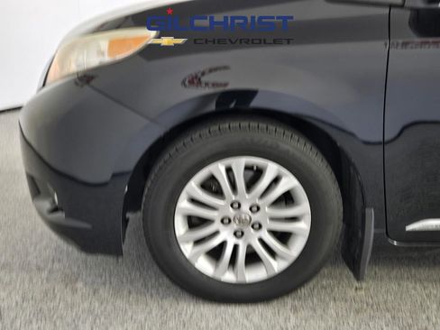 Used 2015 Toyota Sienna XLE w/ XLE Navigation Package image 8