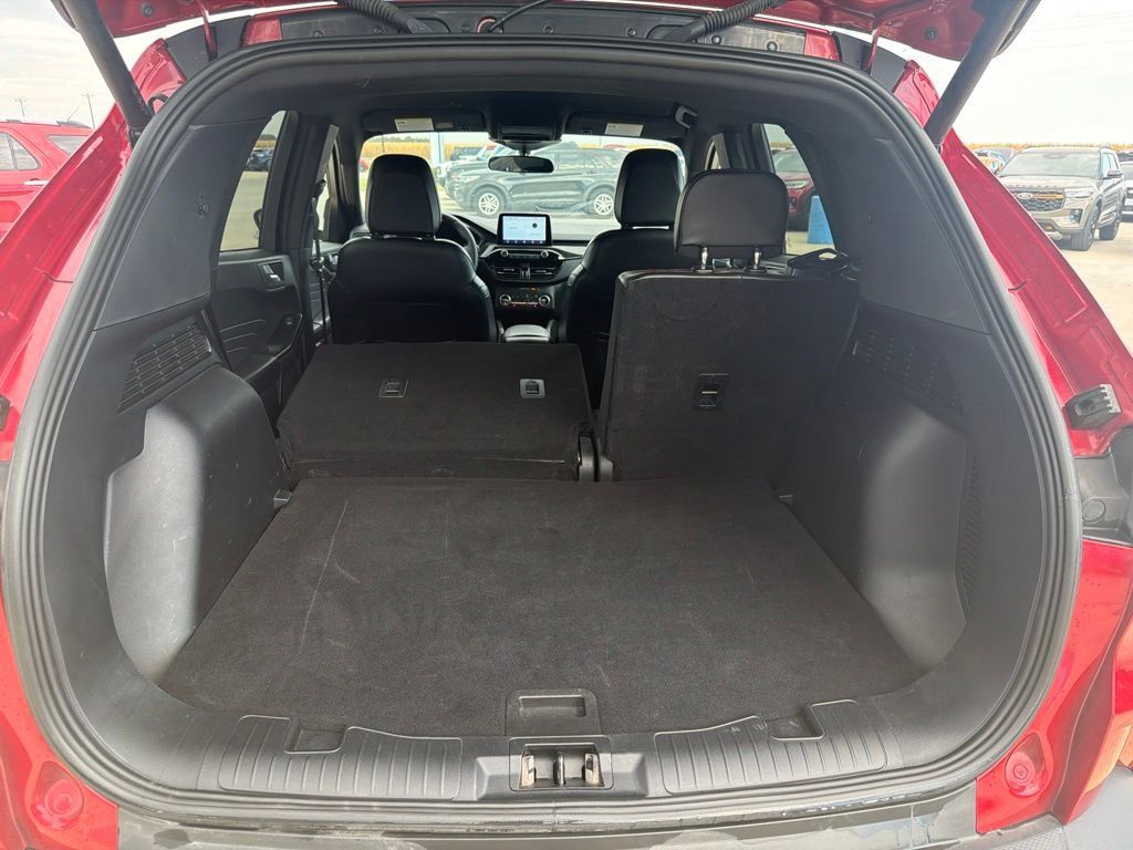 Used 2025 Ford Escape ST-Line Select AWD/4WD image 33