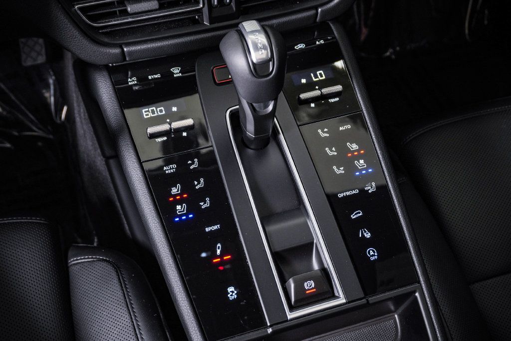 Certified 2026 Porsche Macan S AWD/4WD image 24