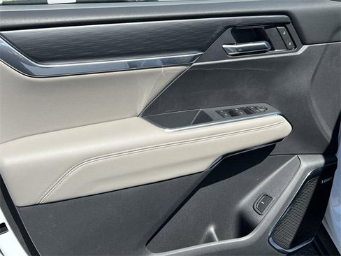 New 2025 GMC Acadia Elevation image 10