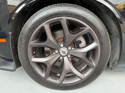 Used 2019 Dodge Challenger R/T RWD image 9