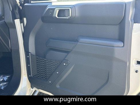 New 2025 Ford Bronco Badlands image 14