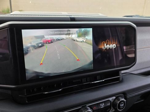 Used 2024 Jeep Wrangler Unlimited Sahara image 31