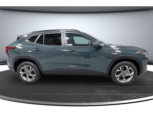 New 2026 Chevrolet Trax LT w/ LT Convenience Package FWD image 17