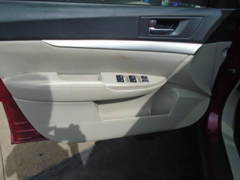 Used 2014 Subaru Outback 2.5i Premium w/ Moonroof Package AWD/4WD image 18