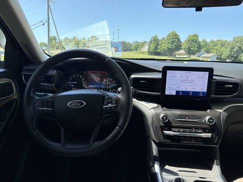 Used 2020 Ford Explorer XLT w/ Equipment Group 202A AWD/4WD image 22
