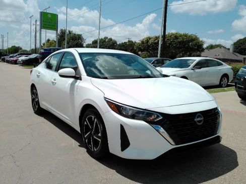 Used 2025 Nissan Sentra SV FWD image 4