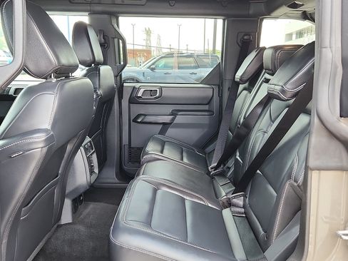 Used 2025 Ford Bronco Outer Banks AWD/4WD image 10