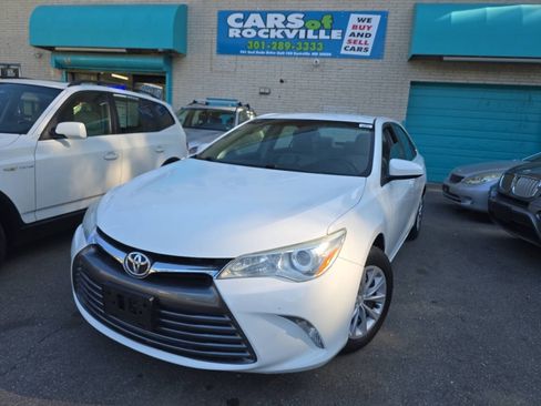 Used 2015 Toyota Camry LE FWD image 2