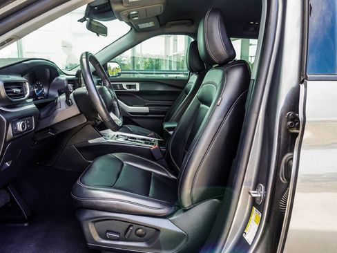 Used 2022 Ford Explorer XLT w/ Equipment Group 202A image 33