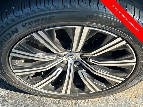 Used 2018 Volvo XC60 T5 R-Design w/ Convenience Package AWD/4WD image 2
