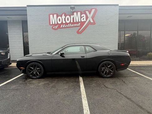 Used 2019 Dodge Challenger SXT w/ Blacktop Package image 1