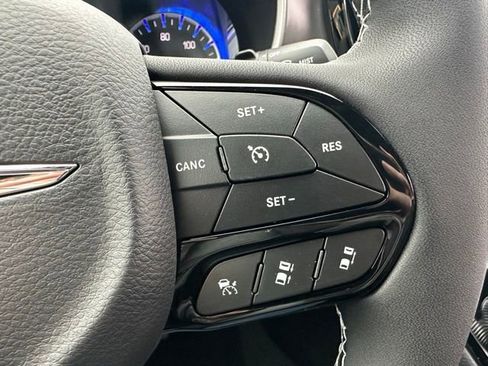 New 2026 Chrysler Pacifica Select image 32