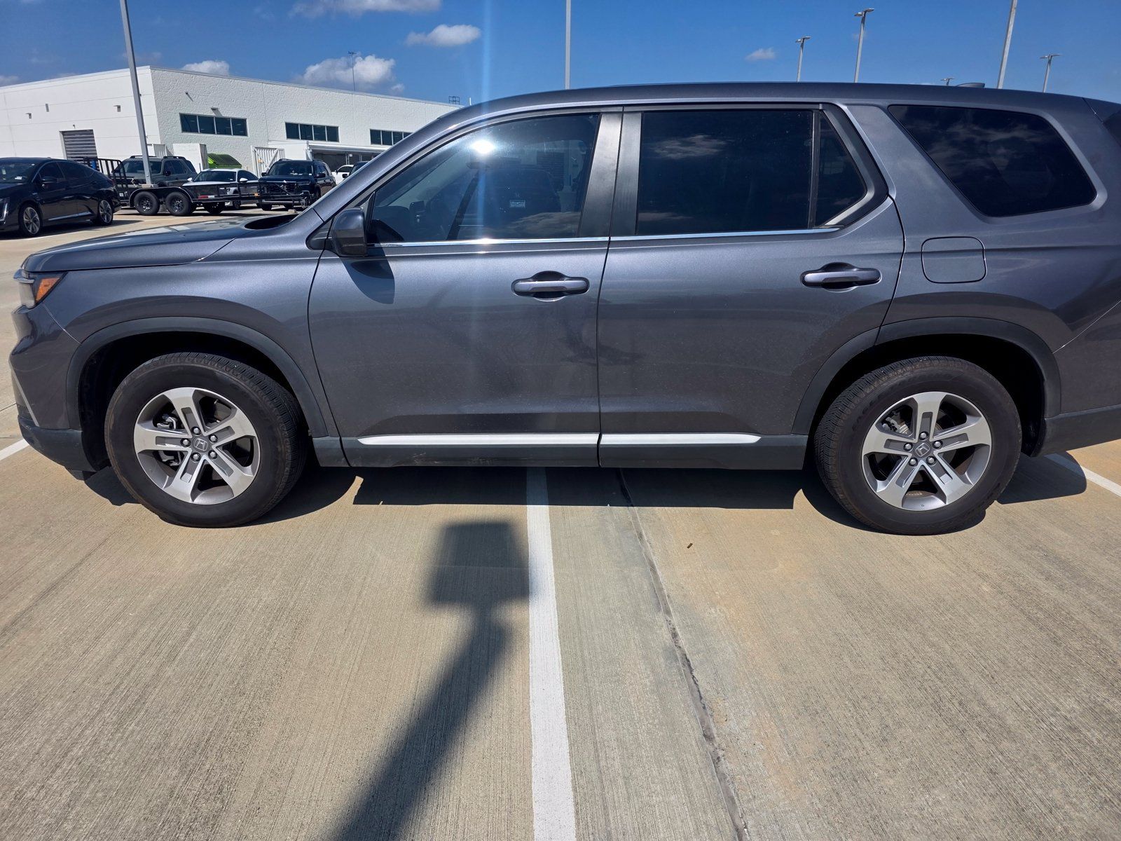 Used 2025 Honda Pilot EX-L image 4