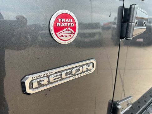 Used 2017 Jeep Wrangler Unlimited Rubicon image 13