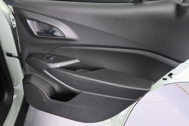 Used 2024 Chevrolet Trax RS FWD image 30