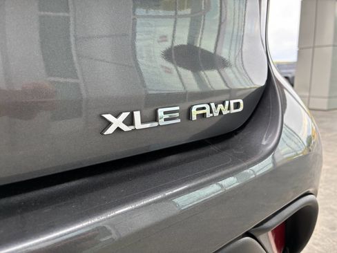 Used 2023 Toyota Highlander XLE AWD/4WD image 25