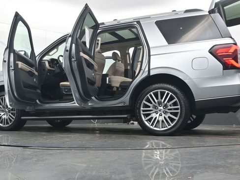 Used 2022 Ford Expedition Limited image 47