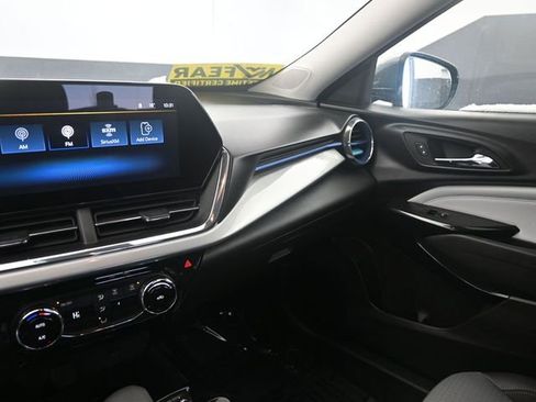 Used 2025 Chevrolet Trax LT image 22