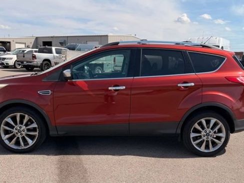 Used 2015 Ford Escape SE w/ SE Chrome Package image 2