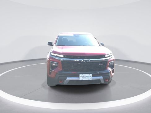 Used 2025 Chevrolet Traverse Z71 image 3