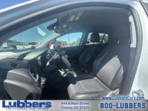 Used 2018 Chevrolet Trax LT w/ LT Convenience Package FWD image 11
