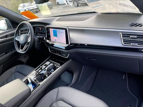 New 2026 Volkswagen Atlas Cross Sport SE image 10