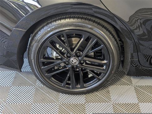 Used 2025 Toyota Camry SE image 24