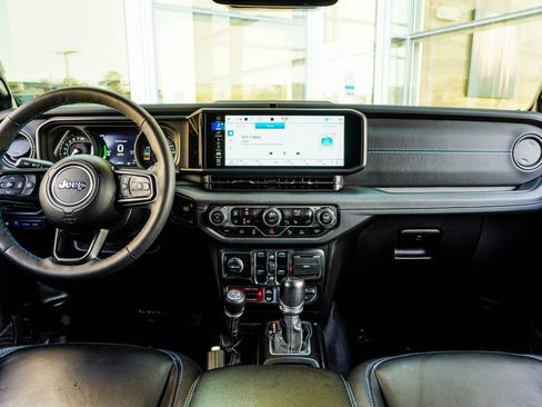 Used 2024 Jeep Wrangler Unlimited Rubicon 4xe AWD/4WD image 5