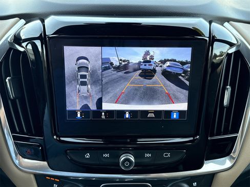 Used 2023 Chevrolet Traverse Premier image 19