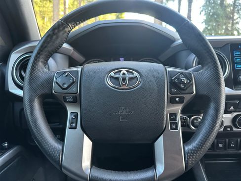 Used 2018 Toyota Tacoma Limited image 24
