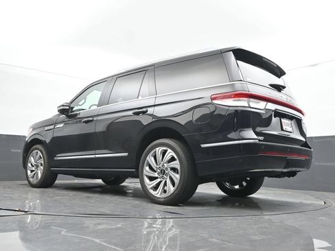 Used 2024 Lincoln Navigator Premiere AWD/4WD image 47